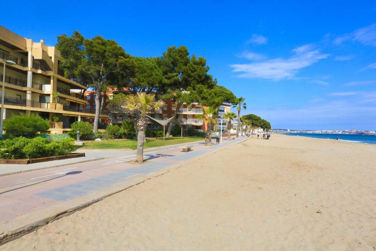 Uhc Txingudi Apartments Cambrils Eksteriør billede